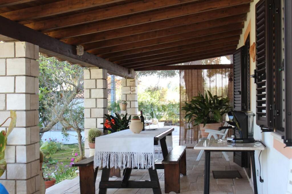 Villa Di Campagna Vicino Al Mare Орозеи Екстериор снимка