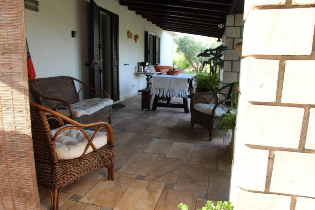 Villa Di Campagna Vicino Al Mare Орозеи Екстериор снимка