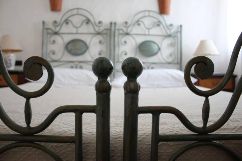 Villa Di Campagna Vicino Al Mare Орозеи Екстериор снимка