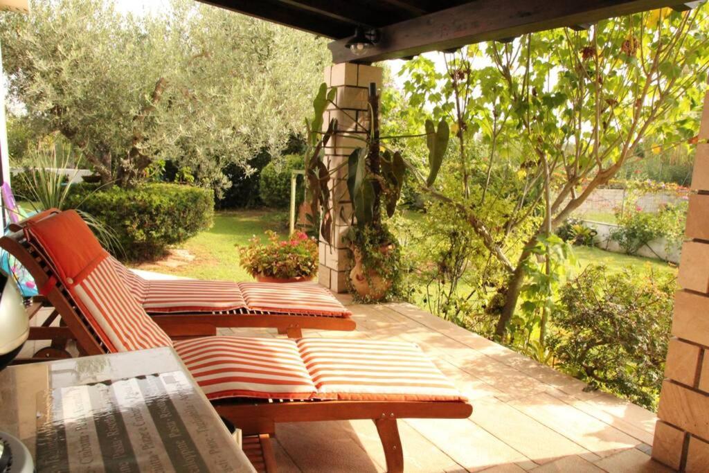 Villa Di Campagna Vicino Al Mare Орозеи Екстериор снимка