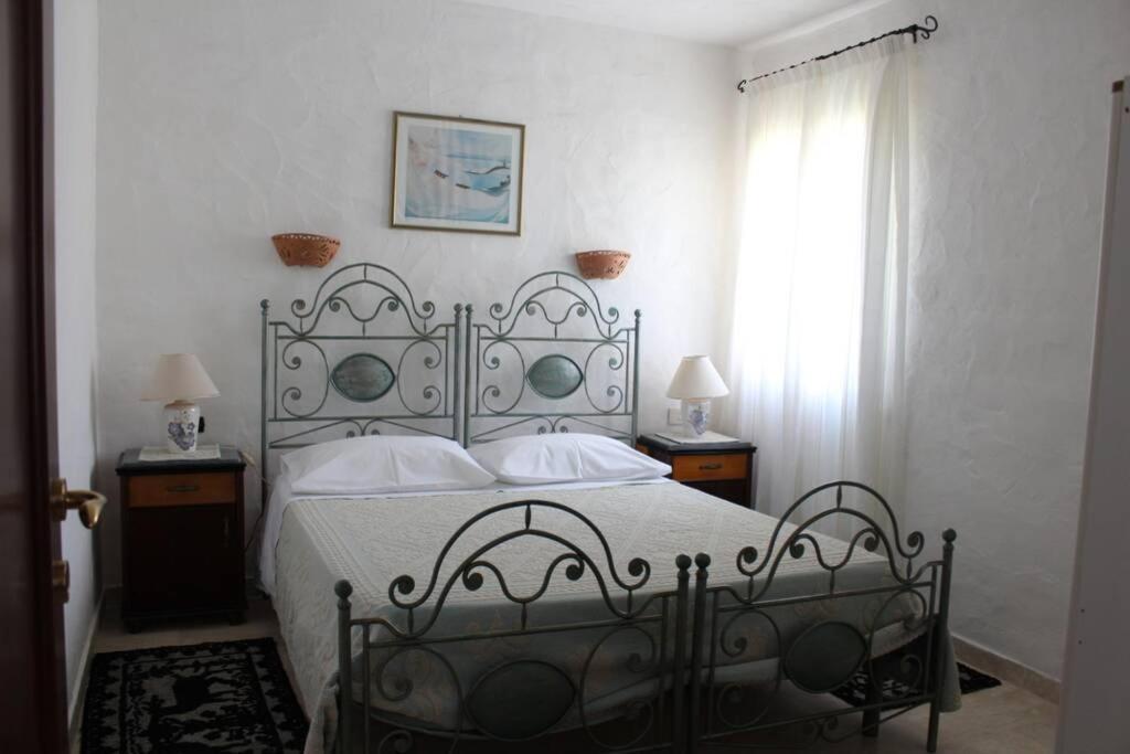 Villa Di Campagna Vicino Al Mare Орозеи Екстериор снимка